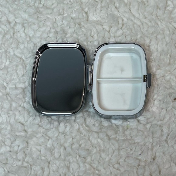 Kikkerland “Flamingo” Pill Case + Mirror - Picture 4 of 5